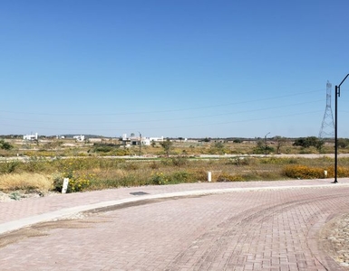 TERRENO EN CIUDAD MADERAS CORREGIDORA EN TRASPASO