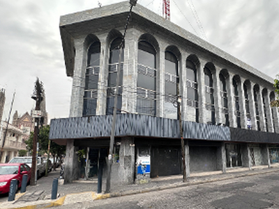 Edificio con oficinas en Renta en Colonia Americana (Ver detalles)