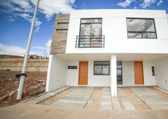 EN VENTA CASA NUEVA EN ZIMALTA