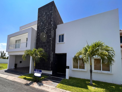 Casa En Venta En Lomas Residencial