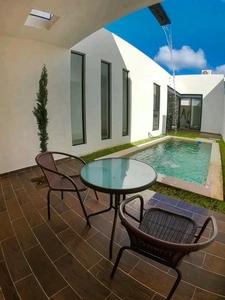 Casa nueva en RENTA amueblada con piscina al norte de Merida