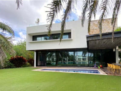 ¡¡¡VENTA!!! Casa con alberca en el Yucatán Country Club privada Kahna.