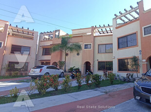 Casa En Venta, 3 Recámaras, 3 Niveles, Cuarto Servicio, Sm 43, Cancún