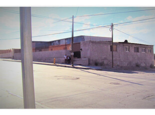 En Remate -- Toda Oferta Sera Considerada Propiedad De 1000 Metros Con Bodega + Casa + Amplio Terreno En Calle Feldespato, Colonia Libertad, Ciudad Juarez, Chih