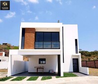 doomos. hermosa casa en venta con alberca