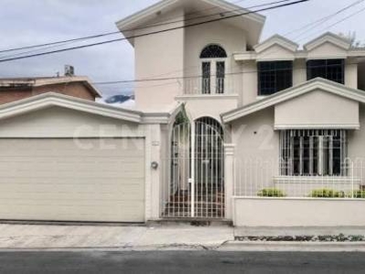 CASA EN VENTA EN COL. SAN JEMO EN MONTERREY