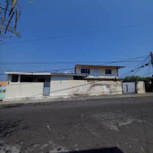 Terreno En Venta En La Col. Revolución, Boca Del Rio, Veracruz. 180 Metros Cuadrados Y Ubicado En Esquina.