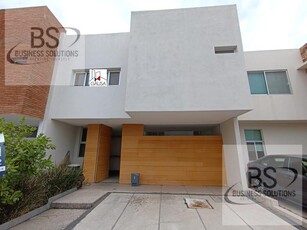 Doomos. AV/ RENTA CASA CONDOMINIO LA HACIENDA VALLE DE JURIQUILLA QUERETARO