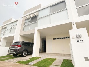 Doomos. Casa en condominio en Fraccionamiento Desarrollo Habitacional Zibata