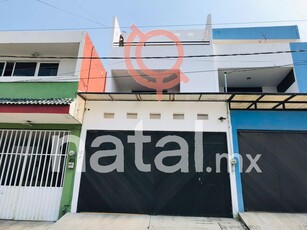 Doomos. CASA EN RENTA para oficina NUEVA ANTEQUERA PUEBLA