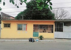 casa con amplo terreno en venta, col. pocitos y rivera