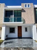 casa en venta en altavista residencial, en coto privado con alberca