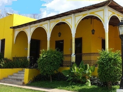 Casa Antigua De Una Planta En El Centro De Merida, Yucatan