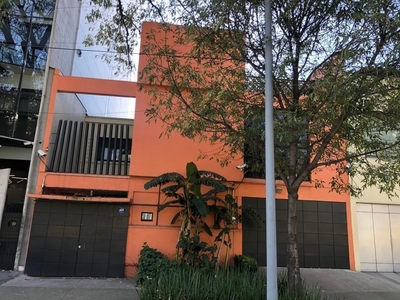Casa Con Uso De Suelo En Benito Juárez