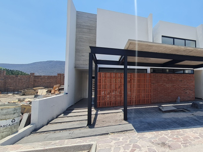 Casa De 3 Recámaras En Altozano Querétaro