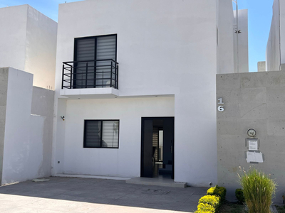 Casa En Renta En Sector Viñedos, Torreon Coah.