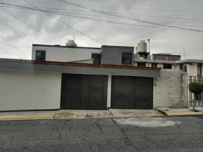 Casa En Venta, Col. Lomas Altas, En Toluca, A 5 Min Centro, Matlazincas, A 10 Min De Metepec, Zinacantepec, Cacalomacan.