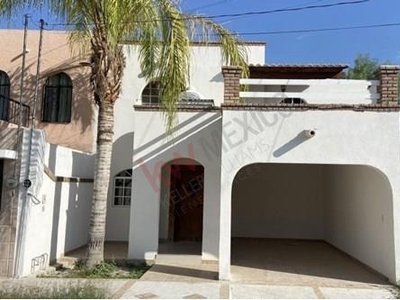 Casa En Venta De 2 Recámaras Con Acabados Rústicos En Villas La Merced, Torreón, Coahuila