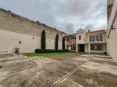 Casa En Venta En Colonia Héroes De 5 De Mayo A 15 Min Centro Toluca, Facultades Y Tec De Mty, Salida Rápida A Zinacantepec, 4 Recámaras Una En Planta Baja, Amplio Jardín Y Garage Para 6 Autos.