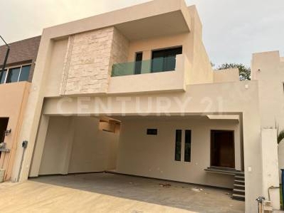 CASA EN VENTA EN FRACC. HACIENDA DEL RUL, TAMPICO