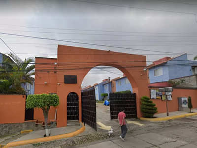 Casa En Venta En Fraccionamiento Privado, Morelos. Rfv99