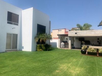 Casa En Venta En Juriquilla Con Amplio Jardin - Nr 23-5006