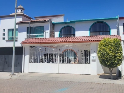 Casa En Venta En Residencial Italia, 3 Amplias Recámaras.