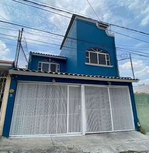 Hermosa Casa Azul En Venta En Lomas De San Pablo, Cerca De S