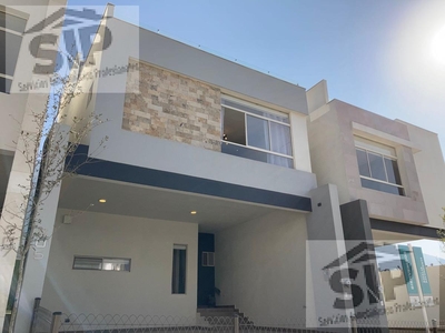 Hermosa Casa En Venta Arriba De Leones - Dominio Cumbres