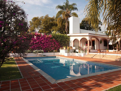Increíble Casa En Venta Con Enormes Jardines Y Alberca Al Norte De Cuernavaca
