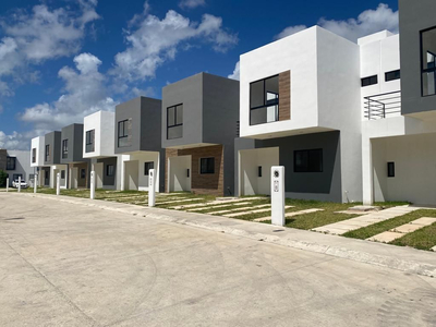 Maderos Residencial- Casas En Cancún Av. 135 2.5 Mdp
