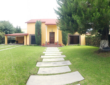 Oportunidad Casa En Venta En Metepec La Asunción Amplio Jardín Vigilancia, 3 Recs 3 Baños 6 Autos