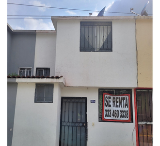 Rento Casa 3 Recamaras, 1 1/2 Baños, A 1 Cuadra Adolfo Horn, A 5 Min Periferico, Fraccionamiento San Jose Residencial, $4,500