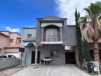 Residencia de 5 recamaras en venta, frente a parque, amplia casa equipada.