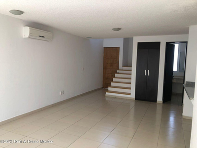 Santa Fe Juriquilla Casa De 2 Recamaras Y 126 M2 En Venta Mb+23-5763