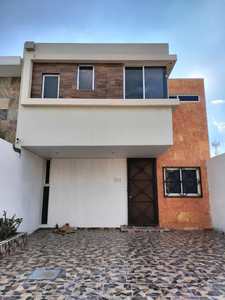 Se Vende Casa Con Doble Altura En Villas De Bernalejo