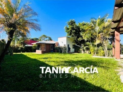 Vendo Casa Con Amplio Jardin