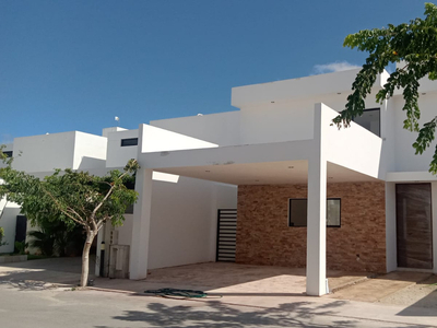 Venta Casa En Al Norte De Mérida, Privada Conkal