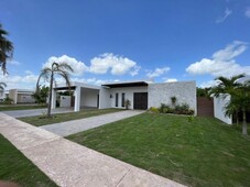 Linda casa en venta al Norte de Mérida una planta equipada con alberca
