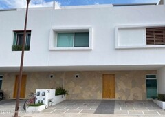 Santa Fe Juriquilla, RENTA. Casa con roof garden y dormitorio de servicio