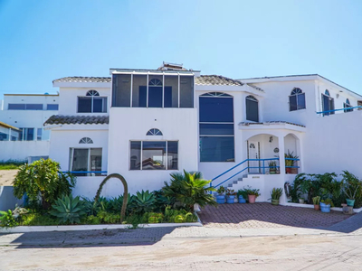 Casa Con Hermosa Vista Al Mar En Baja Malibu