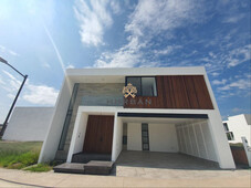HURBAN VENDE Casa NUEVA en Tamarindos.