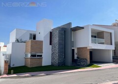 Doomos. Moderna Casa Residencial en Club de Golf La Loma SLP