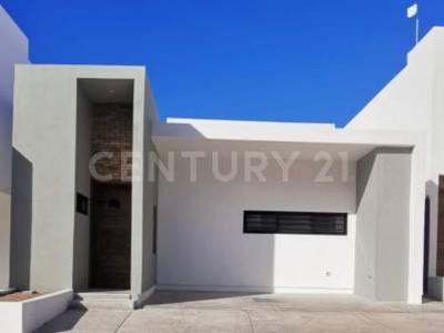 Casa en Renta en Residencial Tarragona, Cerca de Plaza La Cantera