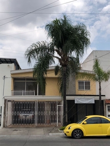 CASA EN VENTA EN LA COLONIA ARBOLEDAS