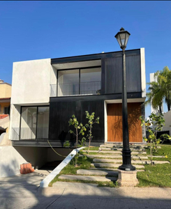 CASA EN VENTA EN PUERTA DE HIERRO