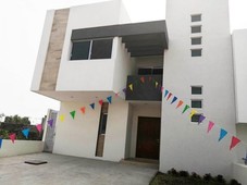 Venta Casa en Juriquilla La Condesa Queretaro con cuarto de servicio, 3 niveles