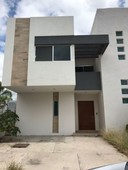 Se Vende Casa en La Condesa Juriquilla, Cuarto de Servicio, 3 Recamaras, Estudio