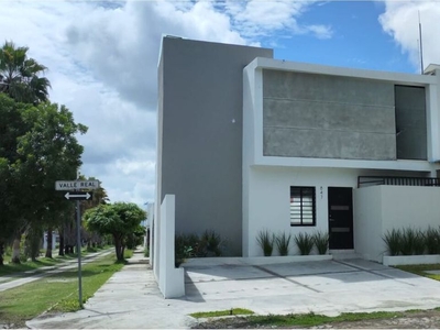 ESTRENA CASA EN FRACC. VALLE REAL (COLIMA)