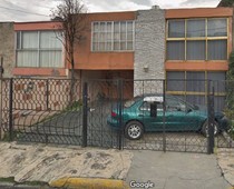 Remate Bancario Casa en Colina de las Lajas, Fracc. Boulevares, Naucalpan